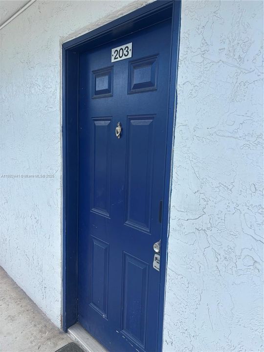 Recientemente alquilado: $1,950 (2 camas, 1 baños, 832 Pies cuadrados)