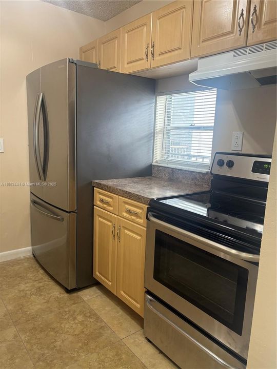 Recientemente alquilado: $1,950 (2 camas, 1 baños, 832 Pies cuadrados)