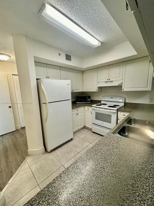 最近租的: $2,099 (2 贝兹, 2 浴室, 867 平方英尺)