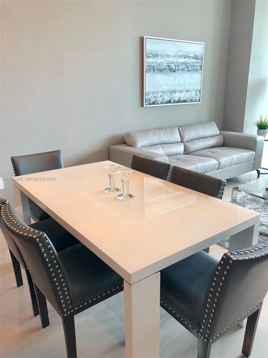 En Venta: $674,000 (1 camas, 2 baños, 940 Pies cuadrados)