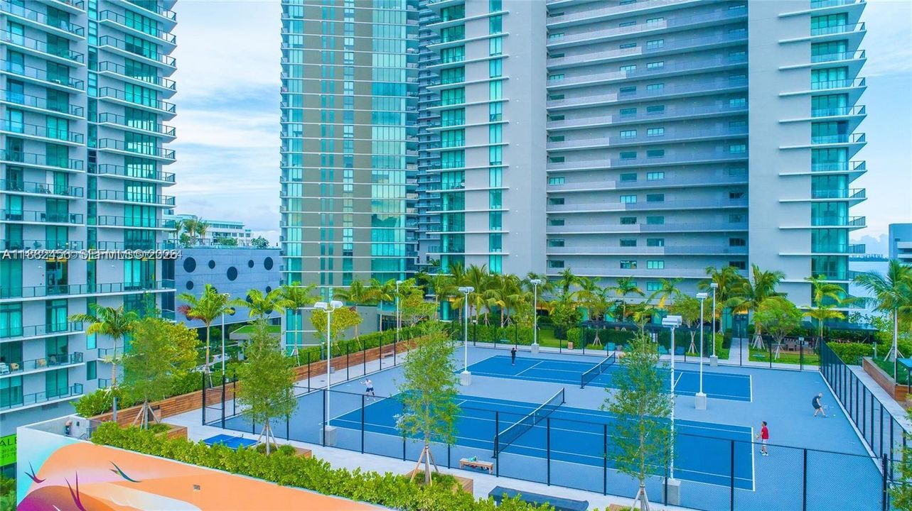 En Venta: $674,000 (1 camas, 2 baños, 940 Pies cuadrados)