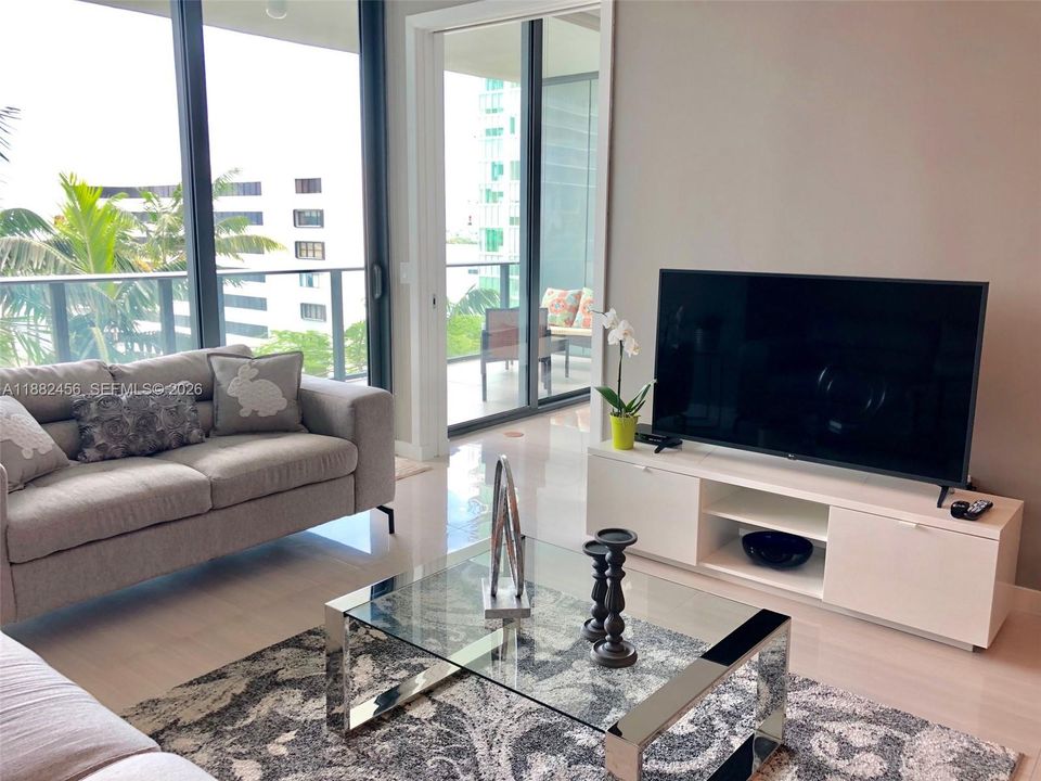 En Venta: $674,000 (1 camas, 2 baños, 940 Pies cuadrados)