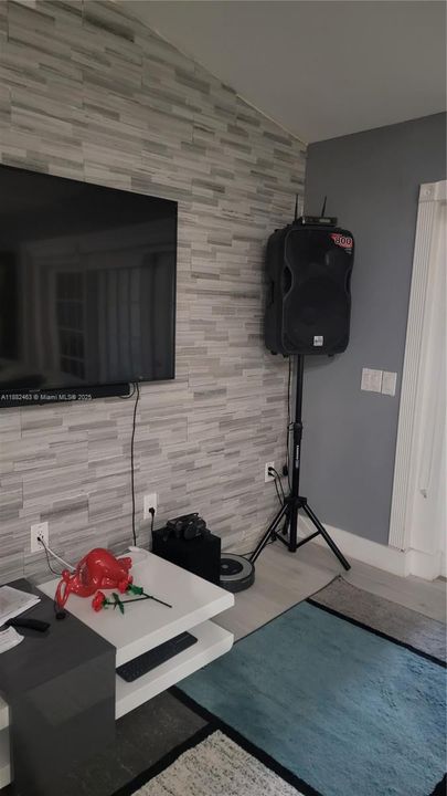 Recientemente alquilado: $2,700 (2 camas, 2 baños, 1060 Pies cuadrados)