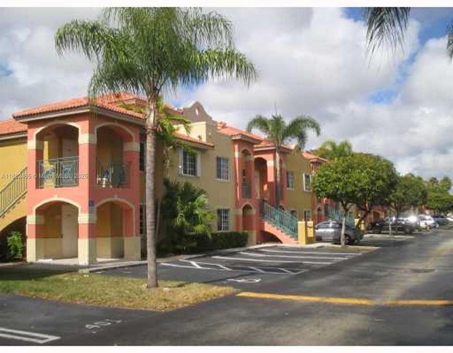 Active With Contract: $337,000 (3 beds, 2 baths, 1130 Square Feet)