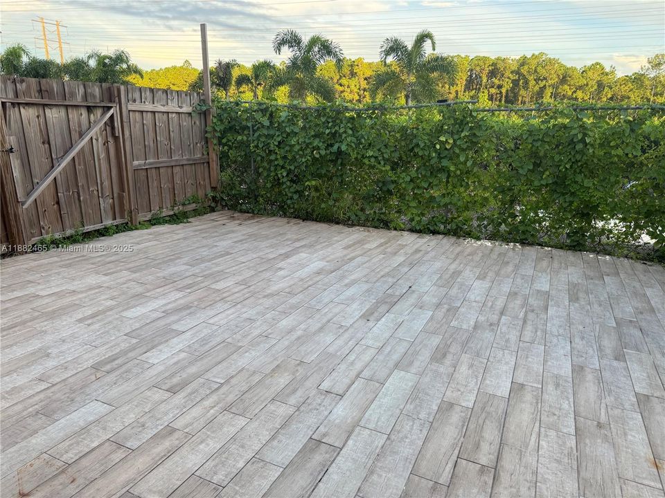 Active With Contract: $337,000 (3 beds, 2 baths, 1130 Square Feet)