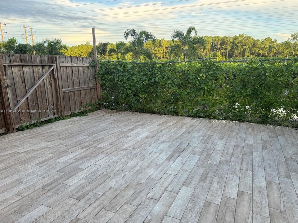 Active With Contract: $337,000 (3 beds, 2 baths, 1130 Square Feet)