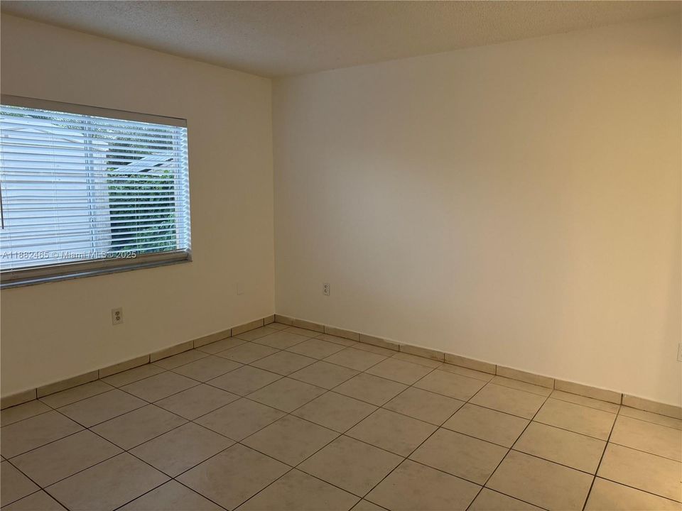 Active With Contract: $337,000 (3 beds, 2 baths, 1130 Square Feet)