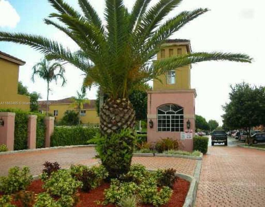 Active With Contract: $337,000 (3 beds, 2 baths, 1130 Square Feet)