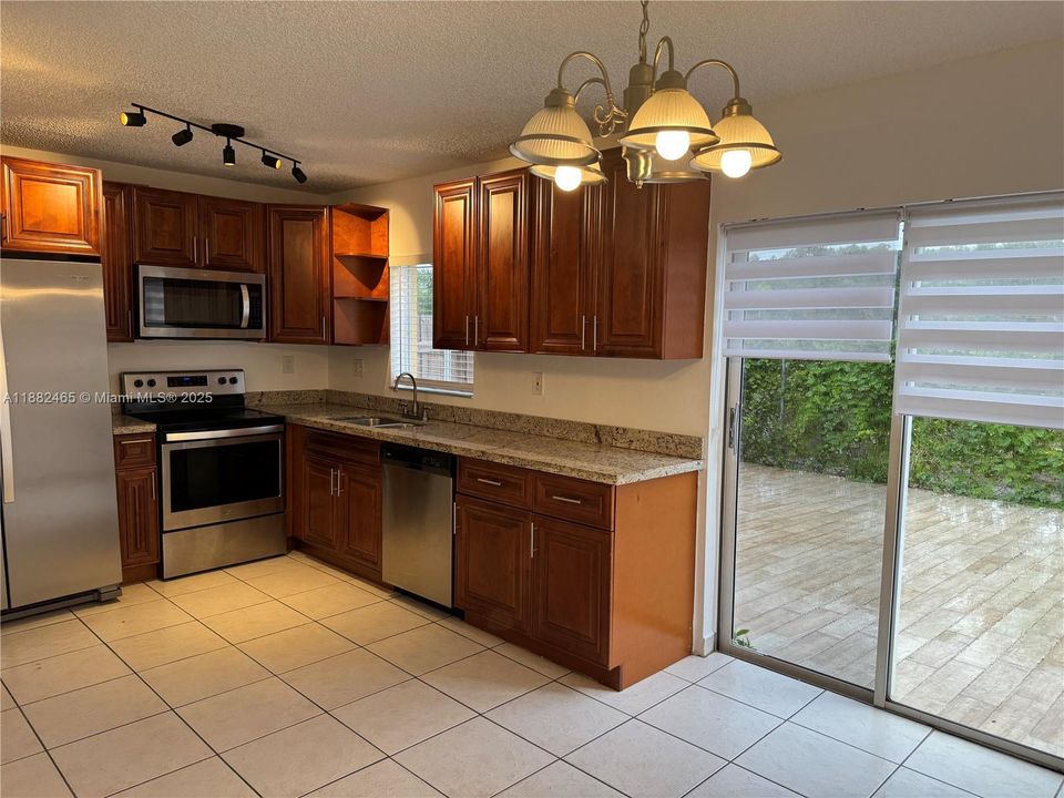 Active With Contract: $337,000 (3 beds, 2 baths, 1130 Square Feet)