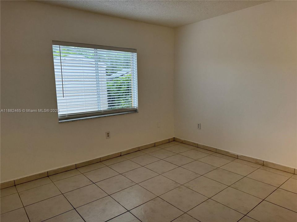 Active With Contract: $337,000 (3 beds, 2 baths, 1130 Square Feet)