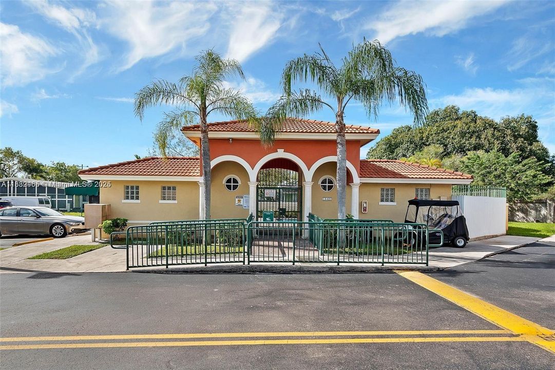 Active With Contract: $337,000 (3 beds, 2 baths, 1130 Square Feet)