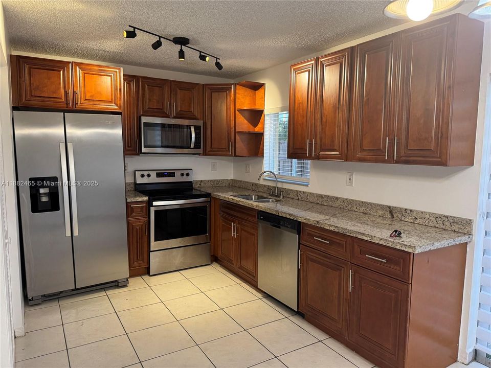 Active With Contract: $337,000 (3 beds, 2 baths, 1130 Square Feet)