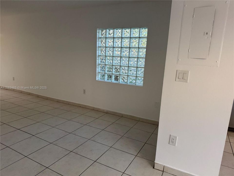 Active With Contract: $337,000 (3 beds, 2 baths, 1130 Square Feet)