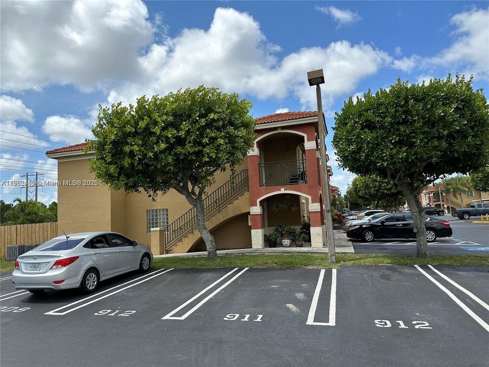 Active With Contract: $337,000 (3 beds, 2 baths, 1130 Square Feet)