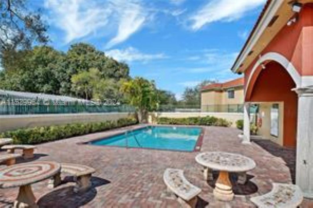 Active With Contract: $337,000 (3 beds, 2 baths, 1130 Square Feet)