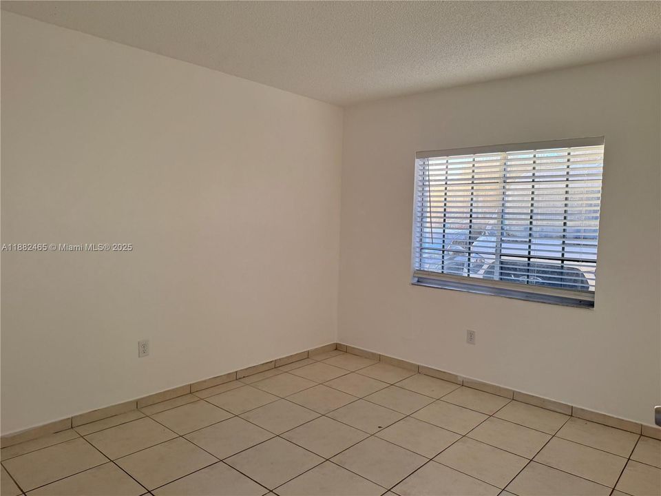 Active With Contract: $337,000 (3 beds, 2 baths, 1130 Square Feet)