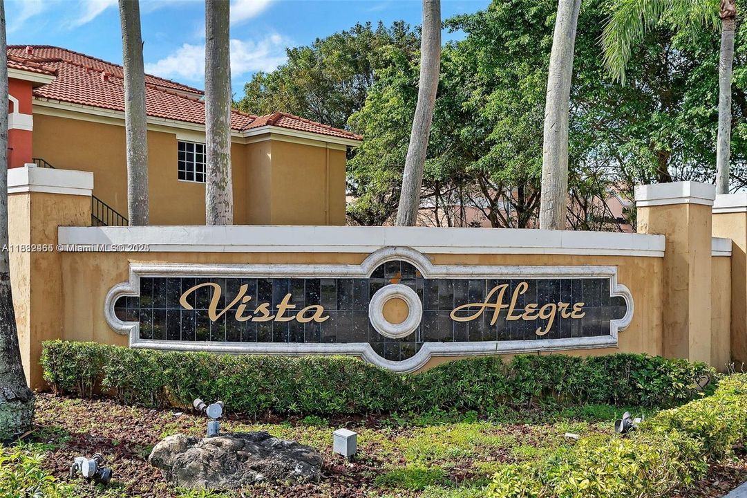 Active With Contract: $337,000 (3 beds, 2 baths, 1130 Square Feet)