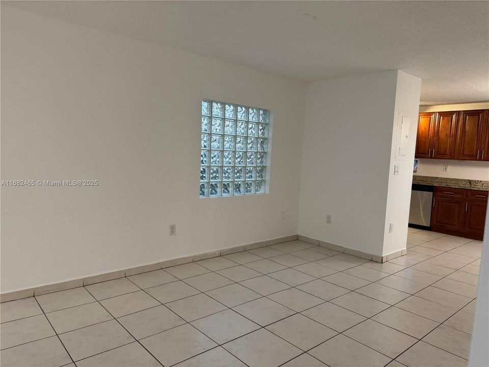 Active With Contract: $337,000 (3 beds, 2 baths, 1130 Square Feet)