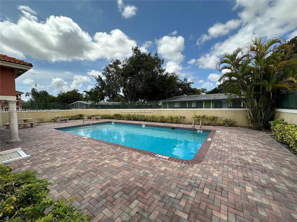 Active With Contract: $337,000 (3 beds, 2 baths, 1130 Square Feet)