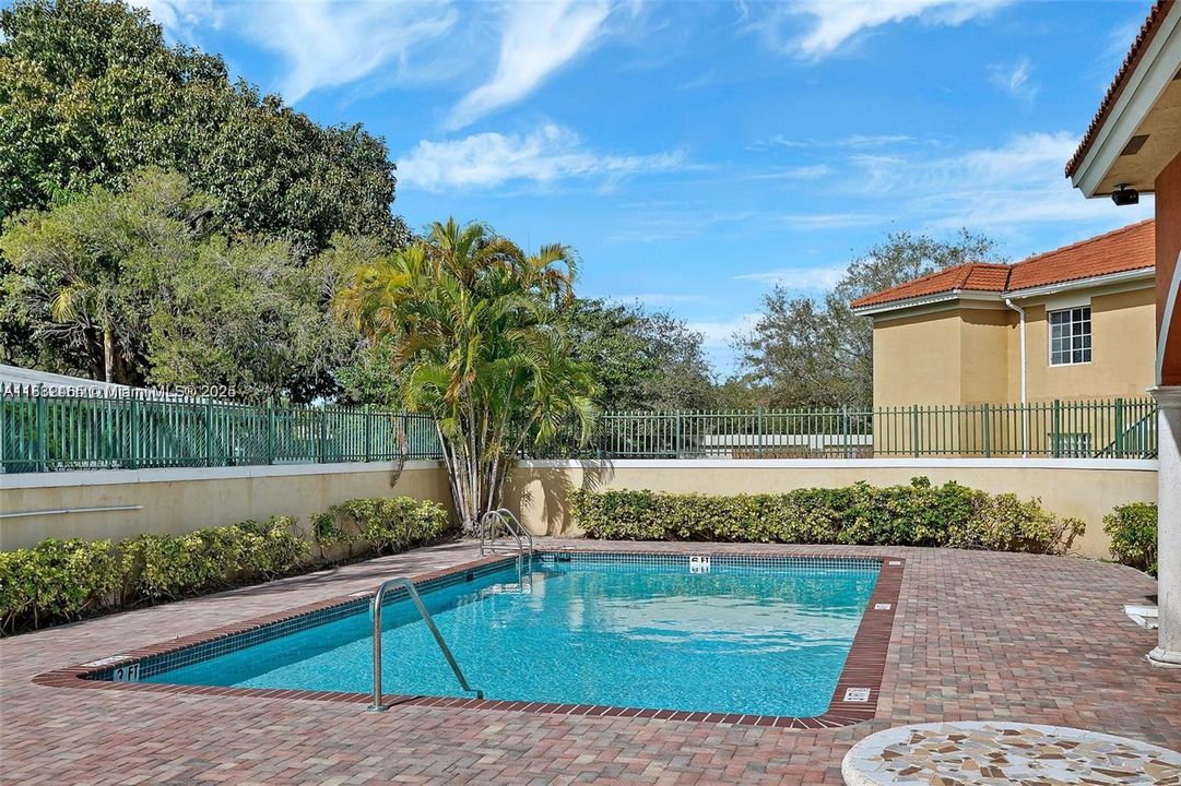 Active With Contract: $337,000 (3 beds, 2 baths, 1130 Square Feet)