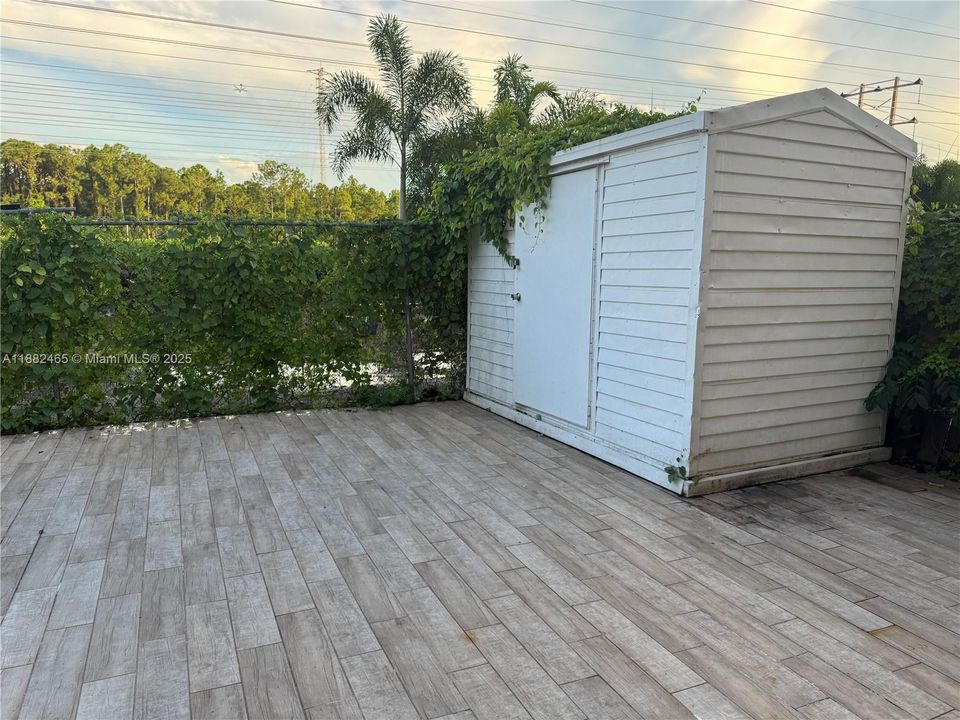 Active With Contract: $337,000 (3 beds, 2 baths, 1130 Square Feet)