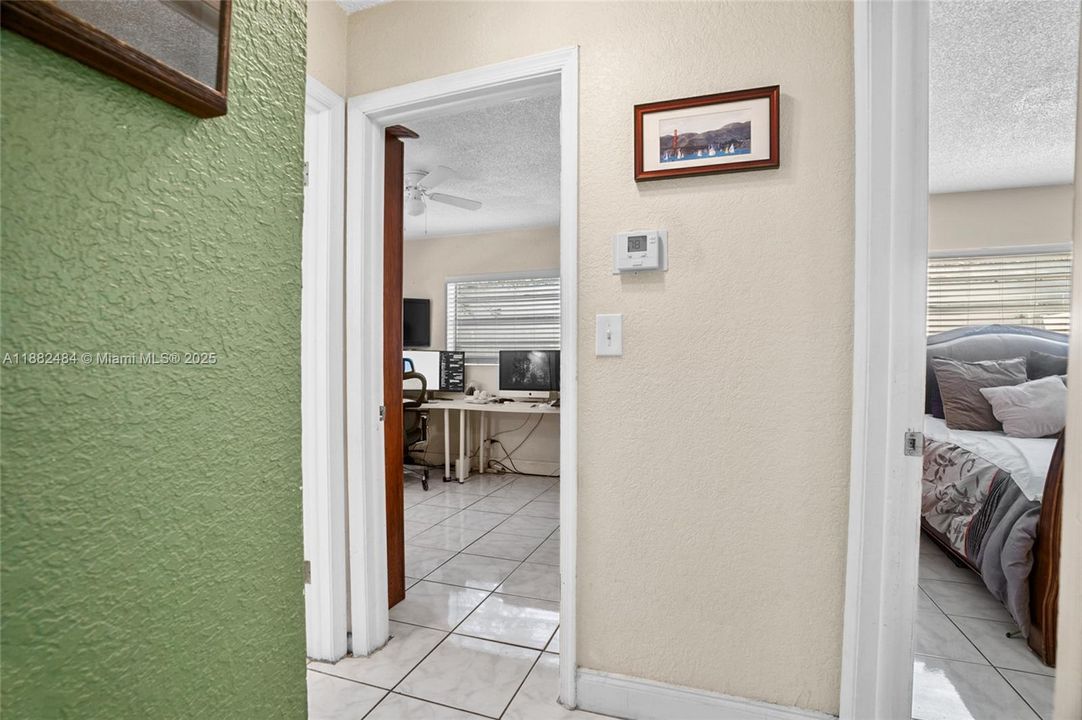 Под контрактом: $435,000 (3 спален, 2 ванн, 1201 Квадратных фут)