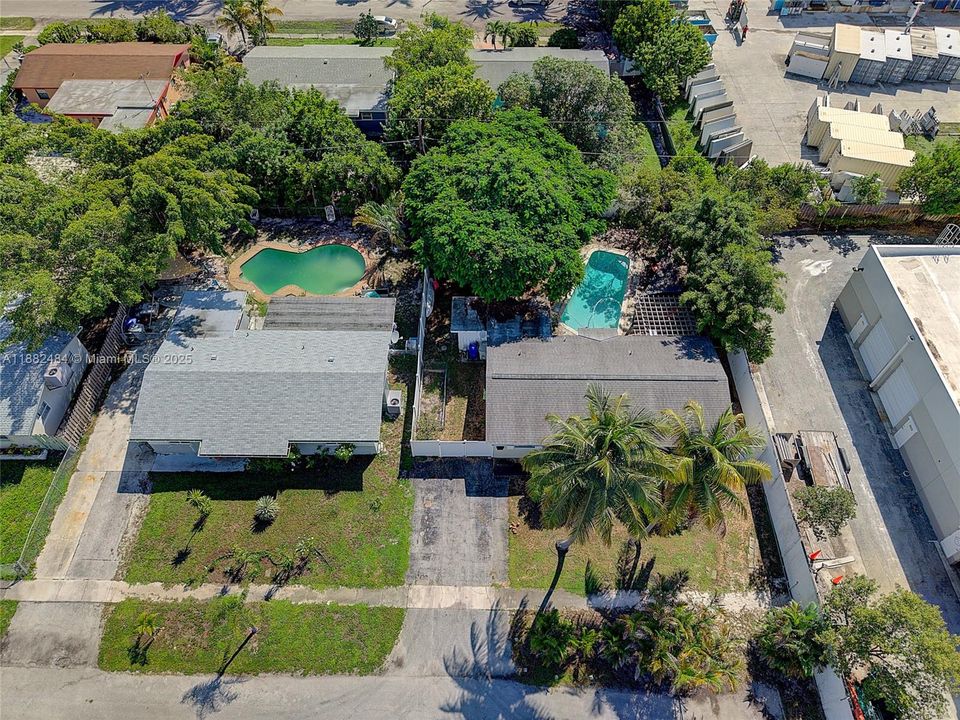 Под контрактом: $435,000 (3 спален, 2 ванн, 1201 Квадратных фут)