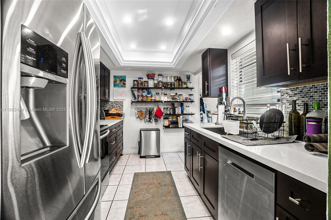 Под контрактом: $435,000 (3 спален, 2 ванн, 1201 Квадратных фут)