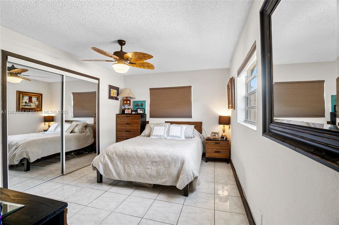 Под контрактом: $435,000 (3 спален, 2 ванн, 1201 Квадратных фут)