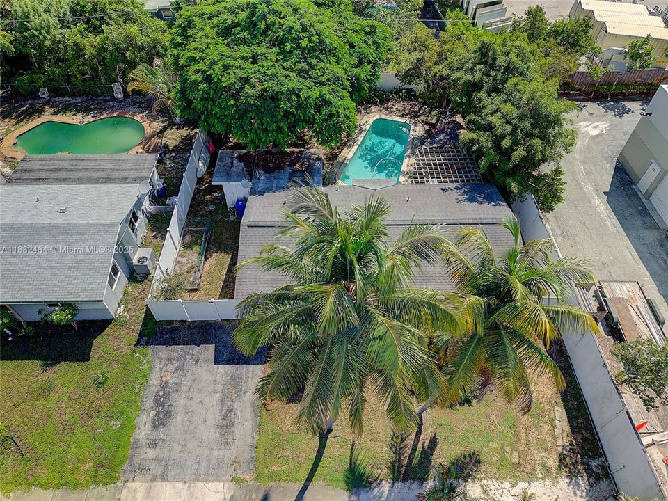 Под контрактом: $435,000 (3 спален, 2 ванн, 1201 Квадратных фут)