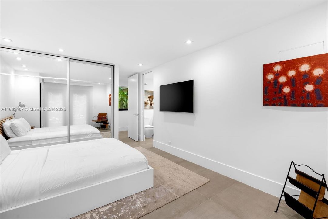 出租: $27,500 (3 贝兹, 4 浴室, 2403 平方英尺)