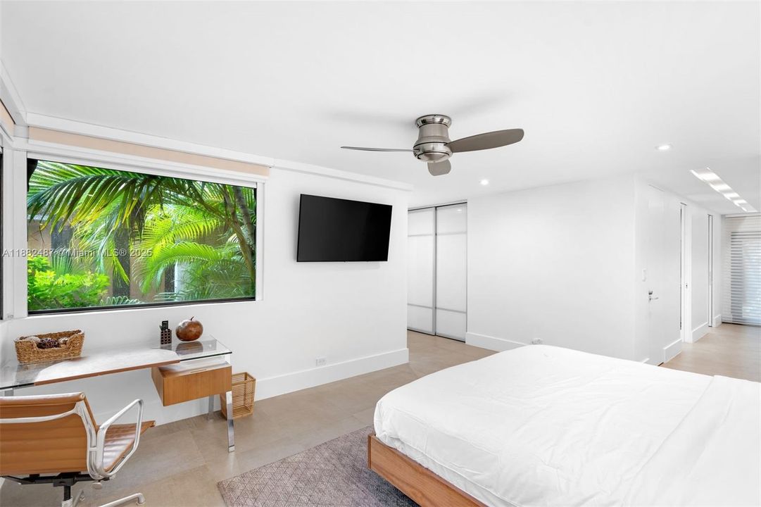 出租: $27,500 (3 贝兹, 4 浴室, 2403 平方英尺)