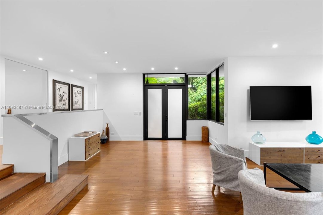 出租: $27,500 (3 贝兹, 4 浴室, 2403 平方英尺)