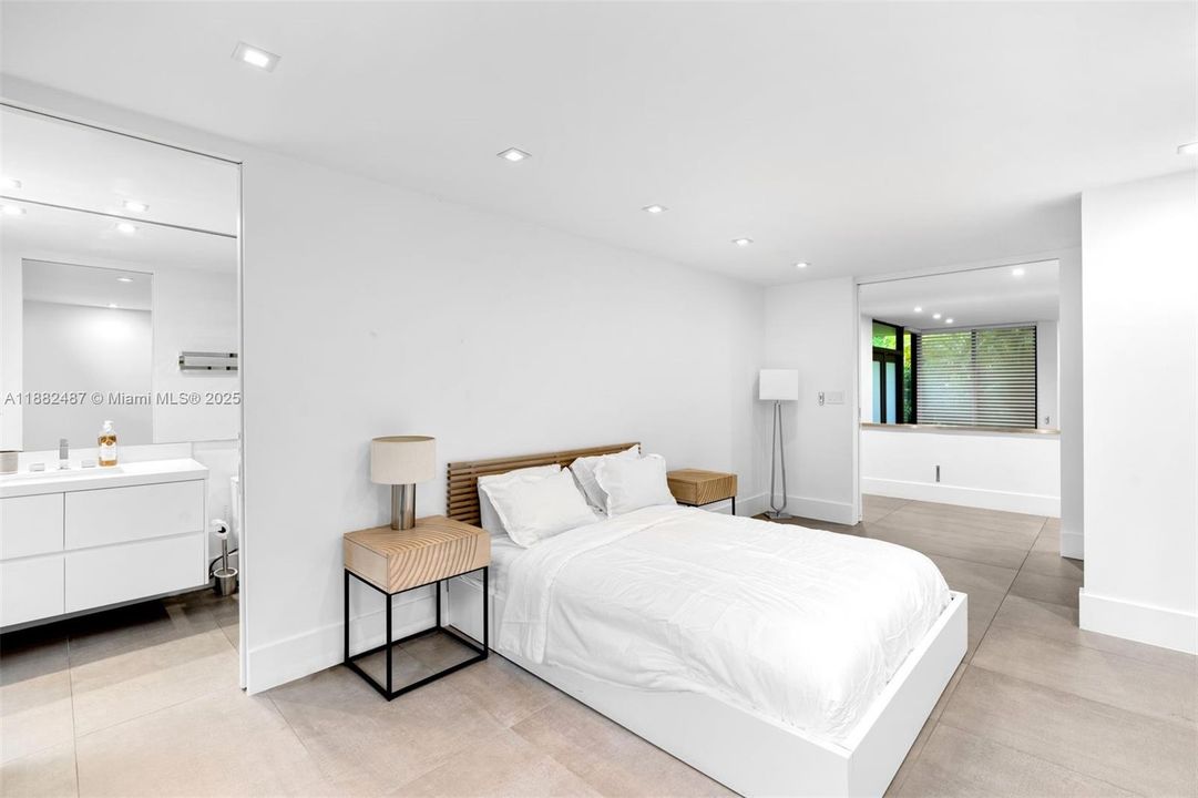 出租: $27,500 (3 贝兹, 4 浴室, 2403 平方英尺)