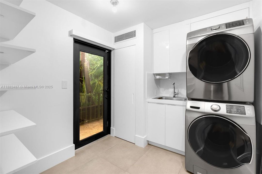 出租: $27,500 (3 贝兹, 4 浴室, 2403 平方英尺)