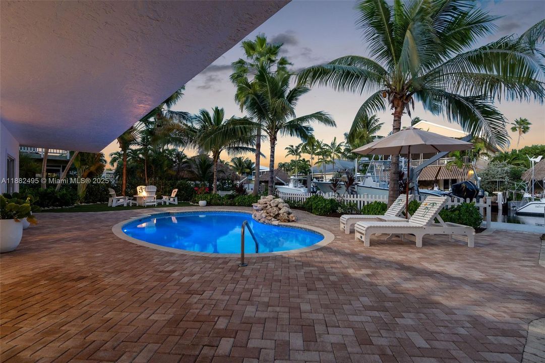 待售: $2,399,000 (3 贝兹, 3 浴室, 1858 平方英尺)