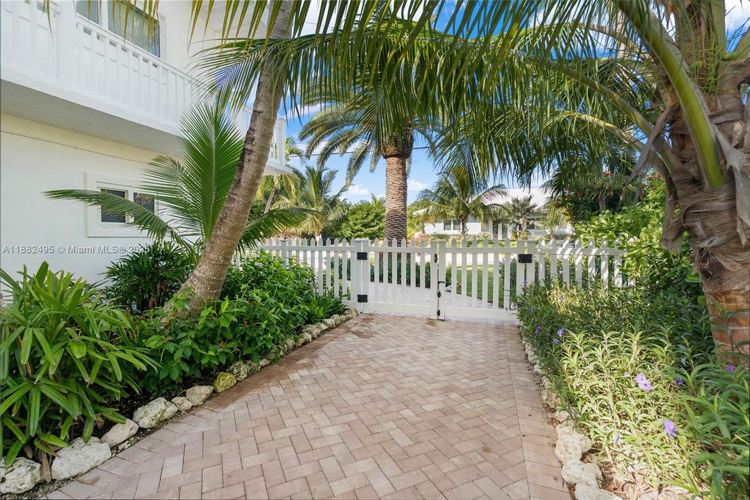 待售: $2,399,000 (3 贝兹, 3 浴室, 1858 平方英尺)