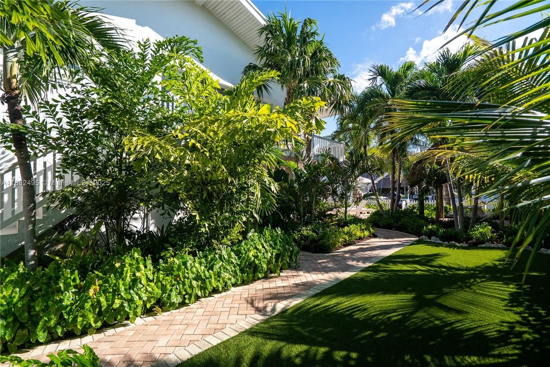 待售: $2,399,000 (3 贝兹, 3 浴室, 1858 平方英尺)