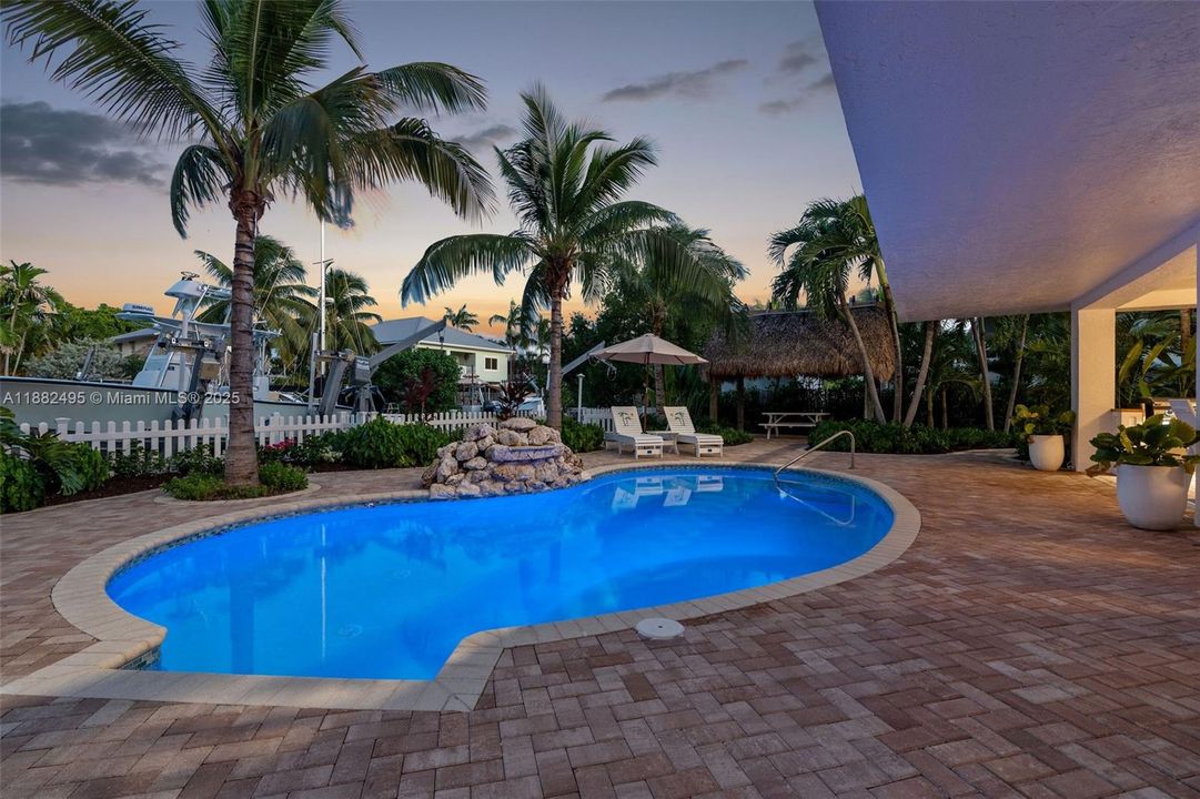 待售: $2,399,000 (3 贝兹, 3 浴室, 1858 平方英尺)