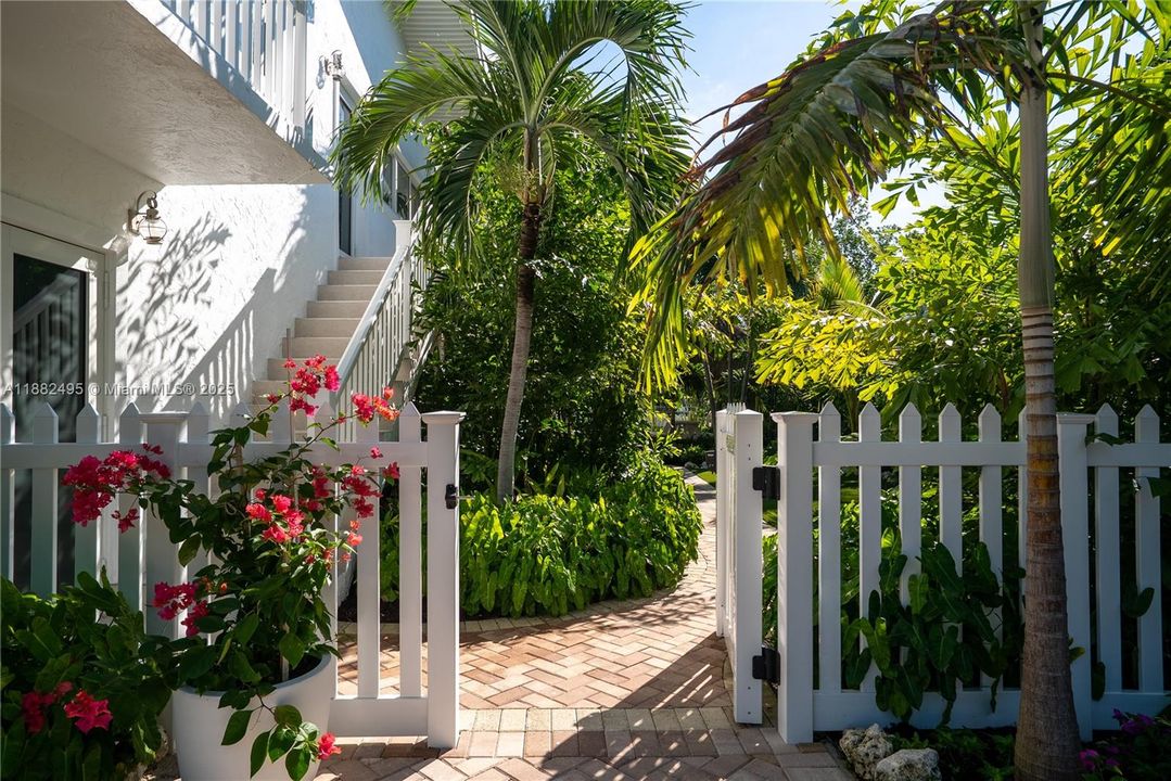 待售: $2,399,000 (3 贝兹, 3 浴室, 1858 平方英尺)