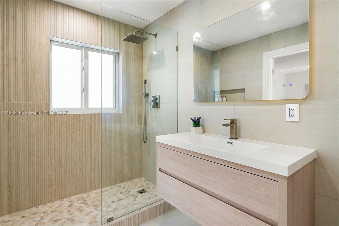 待售: $2,399,000 (3 贝兹, 3 浴室, 1858 平方英尺)