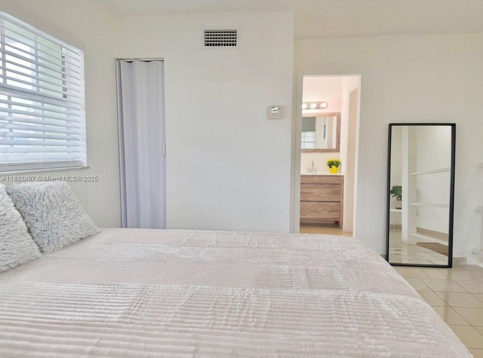 待售: $183,000 (1 贝兹, 1 浴室, 723 平方英尺)