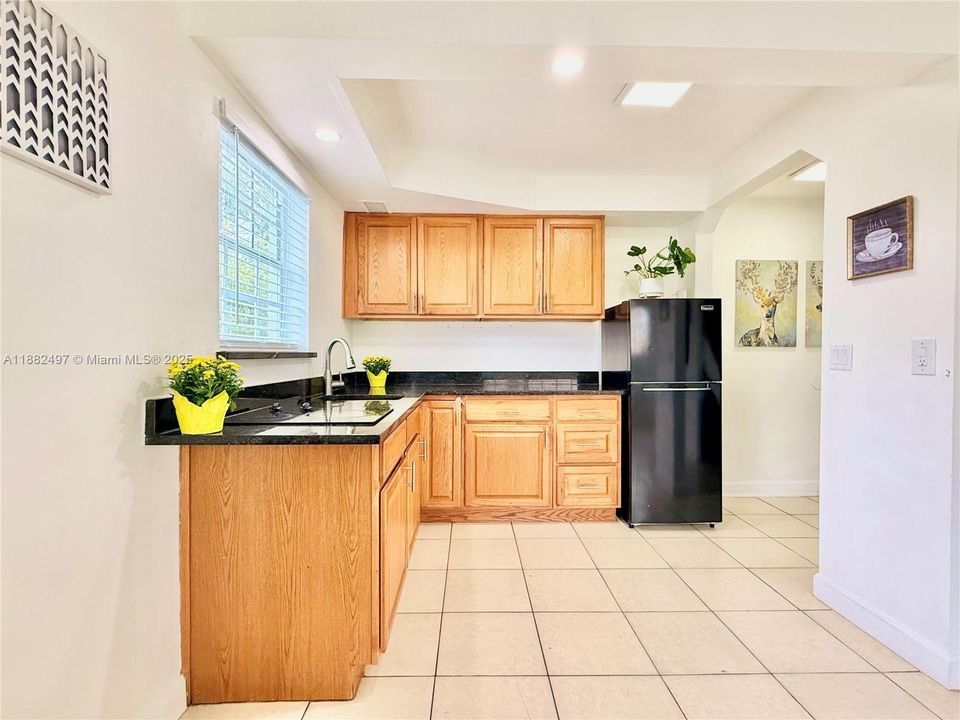 待售: $183,000 (1 贝兹, 1 浴室, 723 平方英尺)