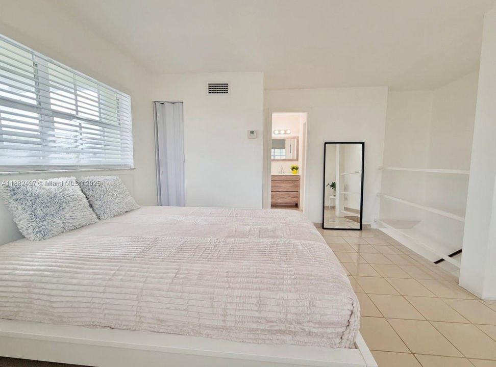 待售: $183,000 (1 贝兹, 1 浴室, 723 平方英尺)