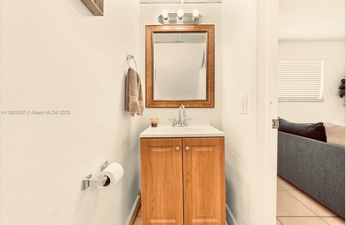 待售: $183,000 (1 贝兹, 1 浴室, 723 平方英尺)