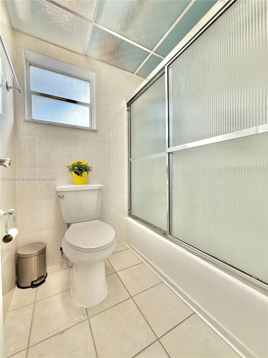 待售: $183,000 (1 贝兹, 1 浴室, 723 平方英尺)