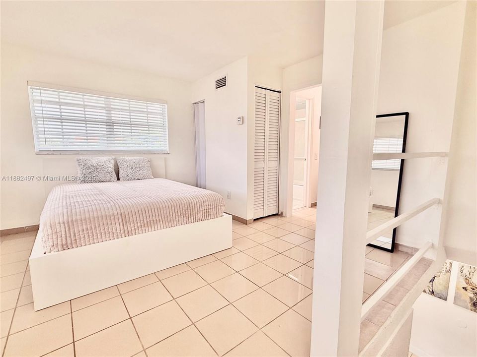 待售: $183,000 (1 贝兹, 1 浴室, 723 平方英尺)