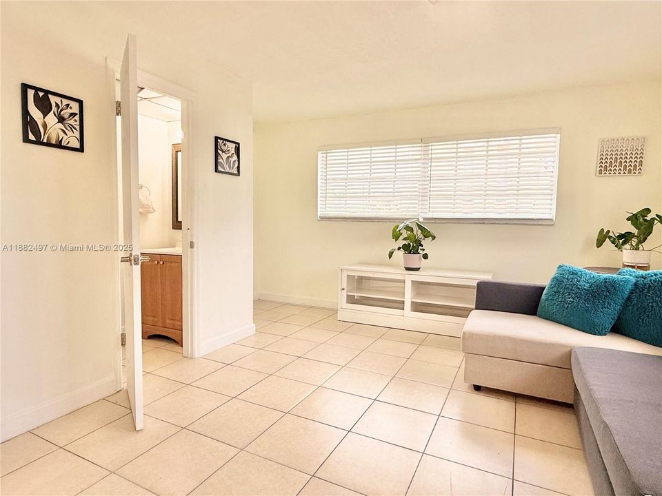 Half bath, 1st floor