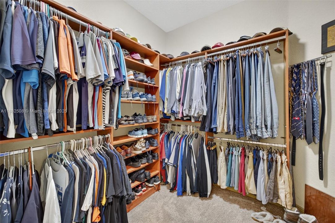 For Sale: $1,850,000 (5 beds, 3 baths, 3964 Square Feet)