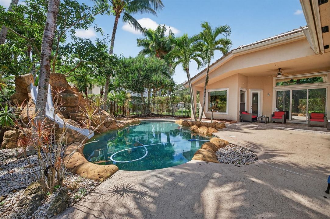 For Sale: $1,850,000 (5 beds, 3 baths, 3964 Square Feet)